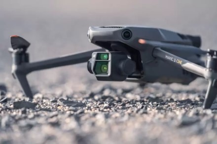 DJI pristatė naująjį „Mavic 3“ droną