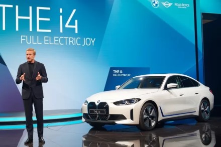 BMW vadovas dar kartą sukritikavo „Tesla“