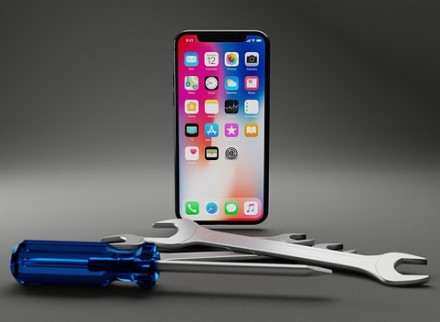 „Apple“ žengė didžiulį žingsnį: pagaliau leis patiems taisyti savo „iPhone“ telefonus