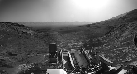 „Curiosity“ ryte užfiksuota Marso panorama / NASA „Jet Propulsion Laboratory“ nuotr.