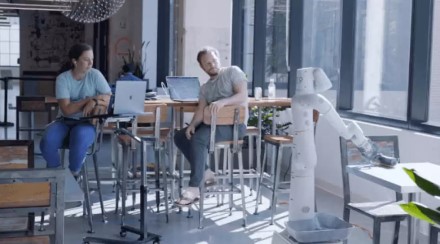 „Google“ kasdienes užduotis patikės robotams: po ilgų treniruočių, bendrovės ofisuose įvyks dideli pokyčiai