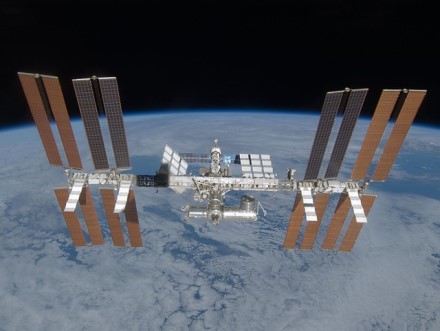 NASA atidėjo kosmonautų išėjimą į atvirą kosmosą dėl kosminių šiukšlių pavojaus
