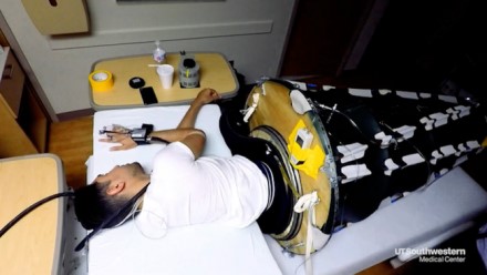 Šis miegmaišis sukuria neigiamą slėgį apie apatinę kūno dalį © UT Southwestern Medical Center