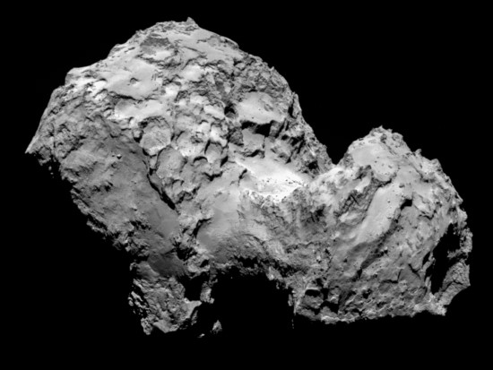 Kometa 67P/Čuriumov-Gerasimenko. Nuotrauka daryta iš 285 km atstumo, viena iš Rosetta zondo kamerų. Šaltinis: ESA/Rosetta/MPS for OSIRIS Team/MPS/UPD/LAM/IAA/SSO/INTA/UPM/DASP/IDA