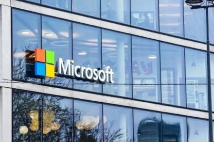 „Microsoft“ pildo savo pinigines: skaičiuojamas sparčiai augantis bendrovės pelnas