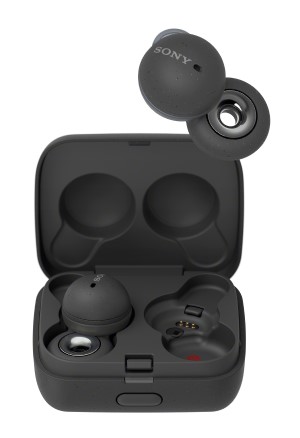 „Sony“ pristato unikalaus dizaino belaides ausines „LinkBuds“ su ertme garsiakalbyje „Sony“ pristato unikalaus dizaino belaides ausines „LinkBuds“ su ertme garsiakalbyje