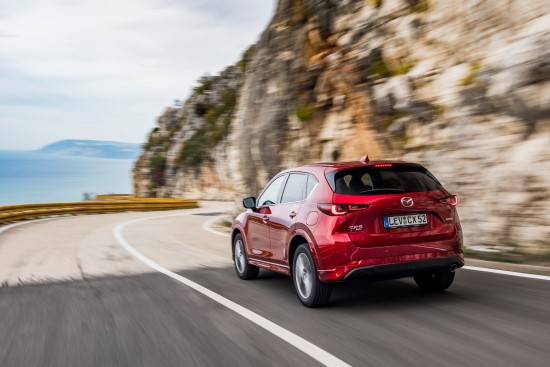 „Mazda“ pristatė atnaujintą „CX-5“ visureigį