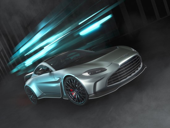 „V12 Vantage“ – paskutinė tokia simfonija „Aston Martin“ istorijoje
