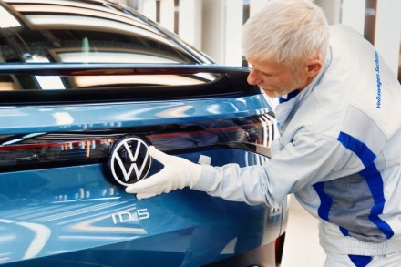 VW gavo tiek daug elektromobilių užsakymų, kad juos teks vykdyti iki metų pabaigos