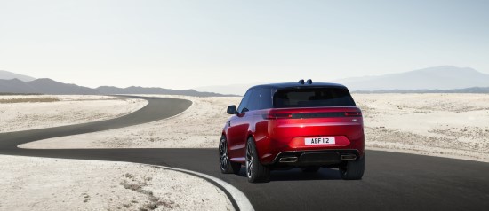 Pristatytas naujasis „Range Rover Sport“: jo galimybės įrodytos atliekant sudėtingą triuką