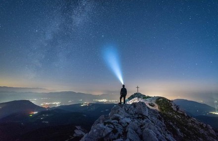 Mokslininkai teigia, kad yra „anti-visata“, bėganti laiku atgal