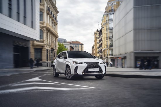 „Lexus UX 250h“ atnaujinimai: naujos technologijos, patobulintas valdymas ir didesnis pasirinkimas