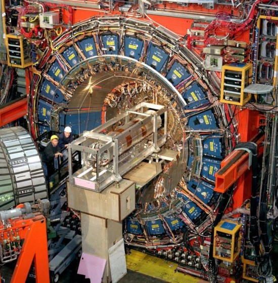 Fermilab greitintuvo detektoriumi buvo fiksuojami Tevatron Collider kurti didelės energijos dalelių susidūrimai nuo 1985 iki 2011 metų