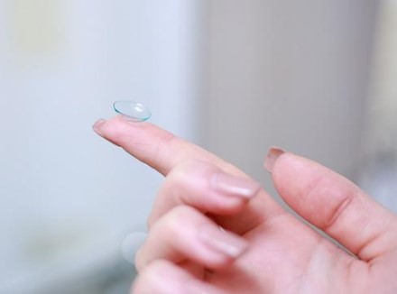 Glaukomai gydyti gali būti naudojami kontaktiniai lęšiai, iš kurių išsiskiria vaistai