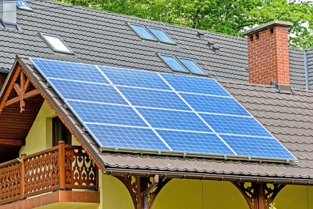 Pinigų už įrengtą saulės elektrinę galite ir negauti: perspėja nedaryti šios klaidos