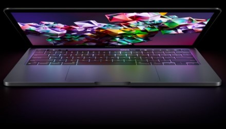 „MacBook Pro 13“ – kompaktiškas kompiuteris su M2 ir senu dizainu