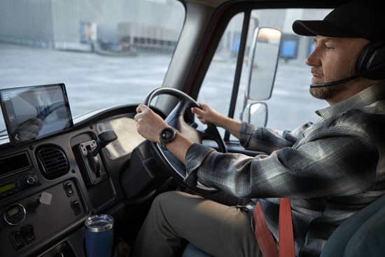 Naujieji „Garmin“ „dēzl LGV“, „dēzl Headset“ 100/200 ir „BC 50“ – krovininių automobilių vairuotojų saugumui