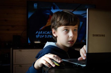 Nustokite atiminėti prietaisus: kaip tinkamai pasirūpinti vaikų saugumu internete? Nustokite atiminėti prietaisus: kaip tinkamai pasirūpinti vaikų saugumu internete?