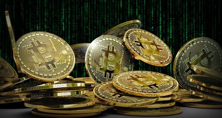 Blogos dienos kriptorinkai – bitkoino ir eterio vertė kirto dvi svarbias ribas