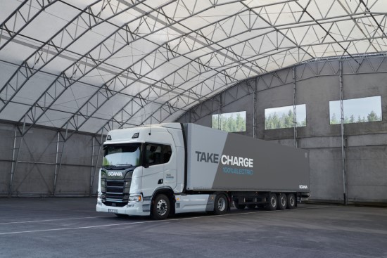 „Scania“ pristatė elektrinius sunkvežimius, skirtus regioniniams tolimiesiems reisams