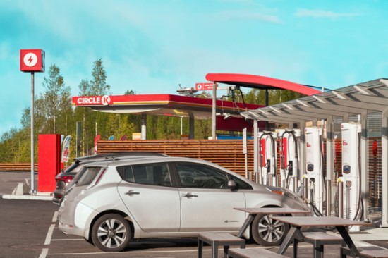 „Circle K“: Lietuva automobilių srityje „elektrifikuosis“ anksčiausiai po 10 metų