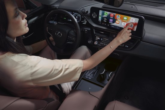 „Lexus“ pristato atnaujintą ES modelį „Lexus“ pristato atnaujintą ES modelį