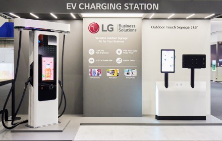 „LG“ spartina elektromobilių krovimo sprendimų verslą