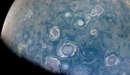 Jupiteryje siaučiančios audros / NASA/JPL-Caltech/SwRI/MSSS