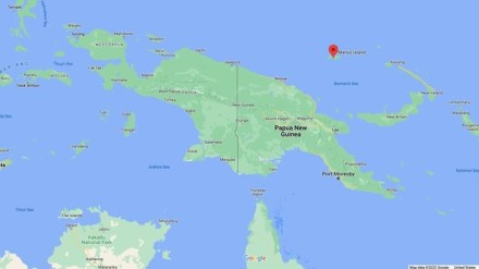 Manoma, kad meteorito fragmentai yra už 300 km į šiaurę nuo Manuso salos (pažymėta raudonai) Bismarko jūroje Ramiojo vandenyno pietvakariuose. / „Google Maps“ ekrano nuotr.