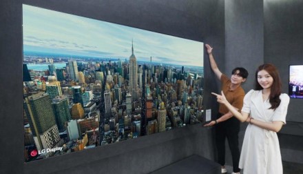 „LG Display“ pristatė 97 colių OLED televizorių su vibruojančiu ekranu