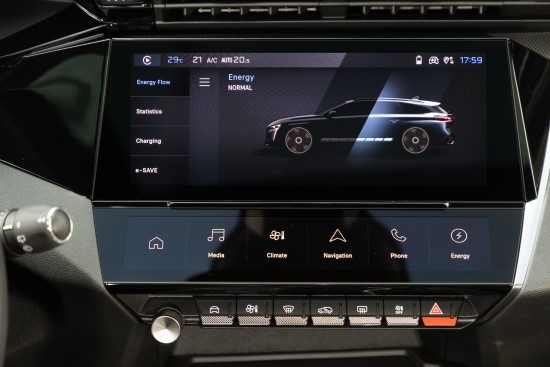 „Peugeot“ „i-Toggle“ valdiklių juosta po centriniu ekranu (gamintojo nuotr.)