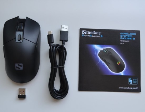 Komplektacijoje randame ir USB-C kabelį pelės įkrovimui / N. Davalgos nuotr.