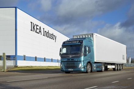 Pramonės milžinai „Volvo Trucks“, IKEA ir „Raben Group“ suvienijo jėgas ambicingam projektui