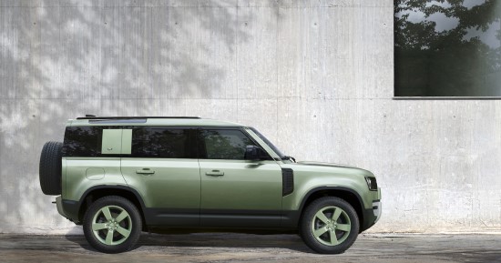 Pagerbdama legendinį modelį, „Land Rover“ išleido ribotos serijos „Defender 75th Limited Edition“