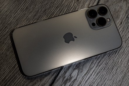 „Apple“ dalį savo telefonų gamybos perkelia į Indiją