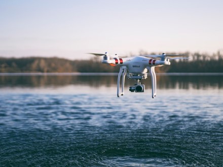 Ispanijoje dronai tapo gelbėtojų pagalbininkais ir jau gelbsti skęstančiuosius