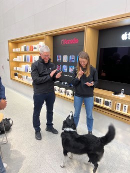 „Apple“ vadovas T. Cook ir „Dogo“ bendraįkūrėja Rasa Gentvilaitė-Žiemienė
