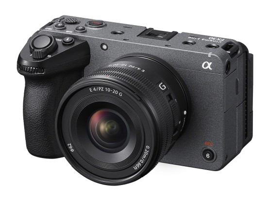 „Sony“ pristato kompaktišką „Cinema Line“ šeimos 4K „Super 35“ formato kamerą