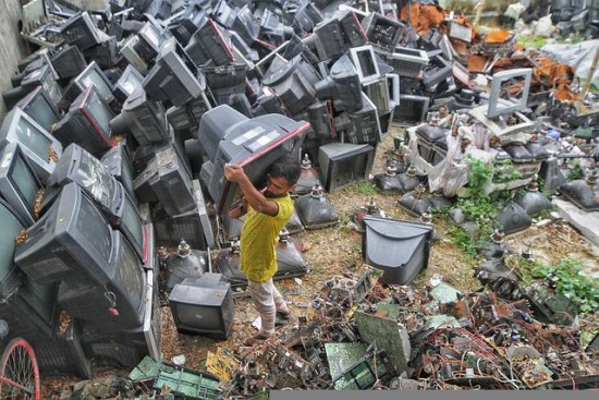 Artėja tarptautinė elektronikos atliekų diena: kodėl svarbu jomis tinkamai atsikratyti?