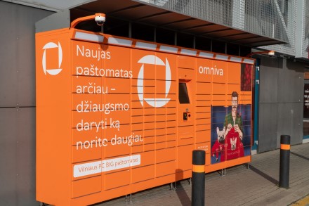 „Omniva“ pristatė 1000-ąjį paštomatą Baltijos šalyse: įrengtas Lietuvoje