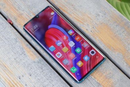 „Xiaomi“ išvalys išmaniuosius telefonus nuo integruotos reklamos MIUI 14 versijoje