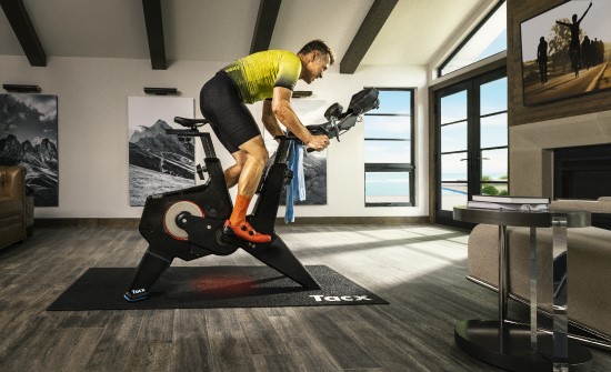 Atviras pasaulis patalpose – „Tacx NEO Bike Plus“ iš „Garmin“