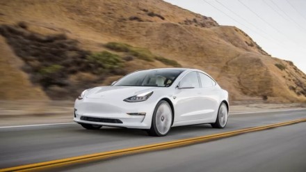 Kai kurie „Tesla“ modeliai ir vėl turi rimtų saugumo problemų Kai kurie „Tesla“ modeliai ir vėl turi rimtų saugumo problemų