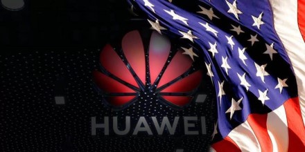 Kinijos milžinė „Huawei“ sulaukė dar vieno skaudaus smūgio iš JAV