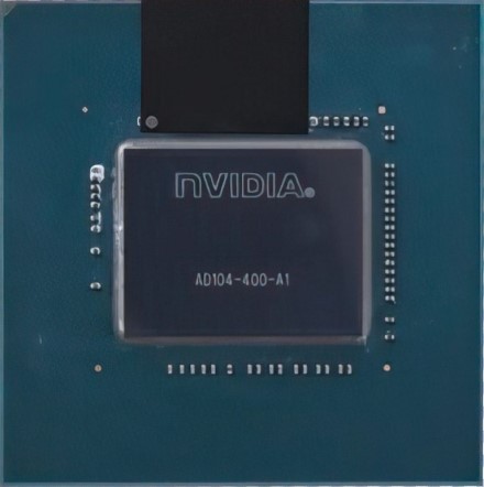 AD104 grafikos procesorius yra maždaug pusės AD102 dydžio