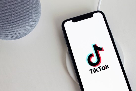 Netikėtas lūžis – mažėja „TikTok“ augimas: ar socialinį tinklą nukonkuruos kiti?