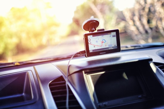 Seno modelio navigacijos sistema automobilyje („Shutterstock“ nuotr.)