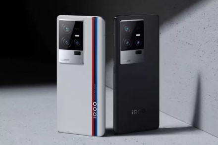 Pristatyti naujieji „iQOO 11“ serijos telefonai