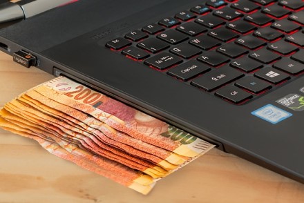 Perspėja saugotis: finansiniai sukčiai prieš šventes nuolat suaktyvėja Perspėja saugotis: finansiniai sukčiai prieš šventes nuolat suaktyvėja