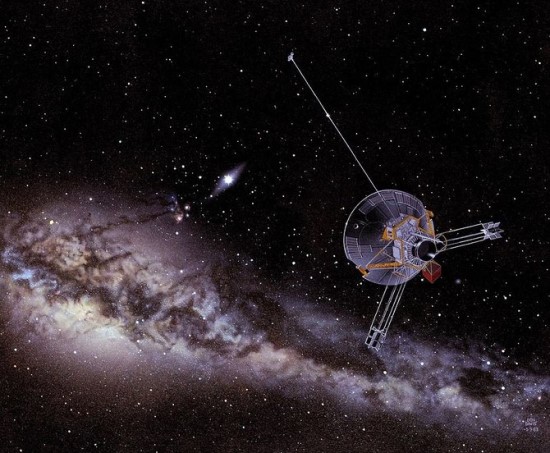 Menininko interpretacija – erdvėlaivis „Pioneer 10“ / NASA/ Don Davis/ Wikipedia.org nuotr.